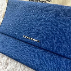 Burberry electric blue magnet pouch